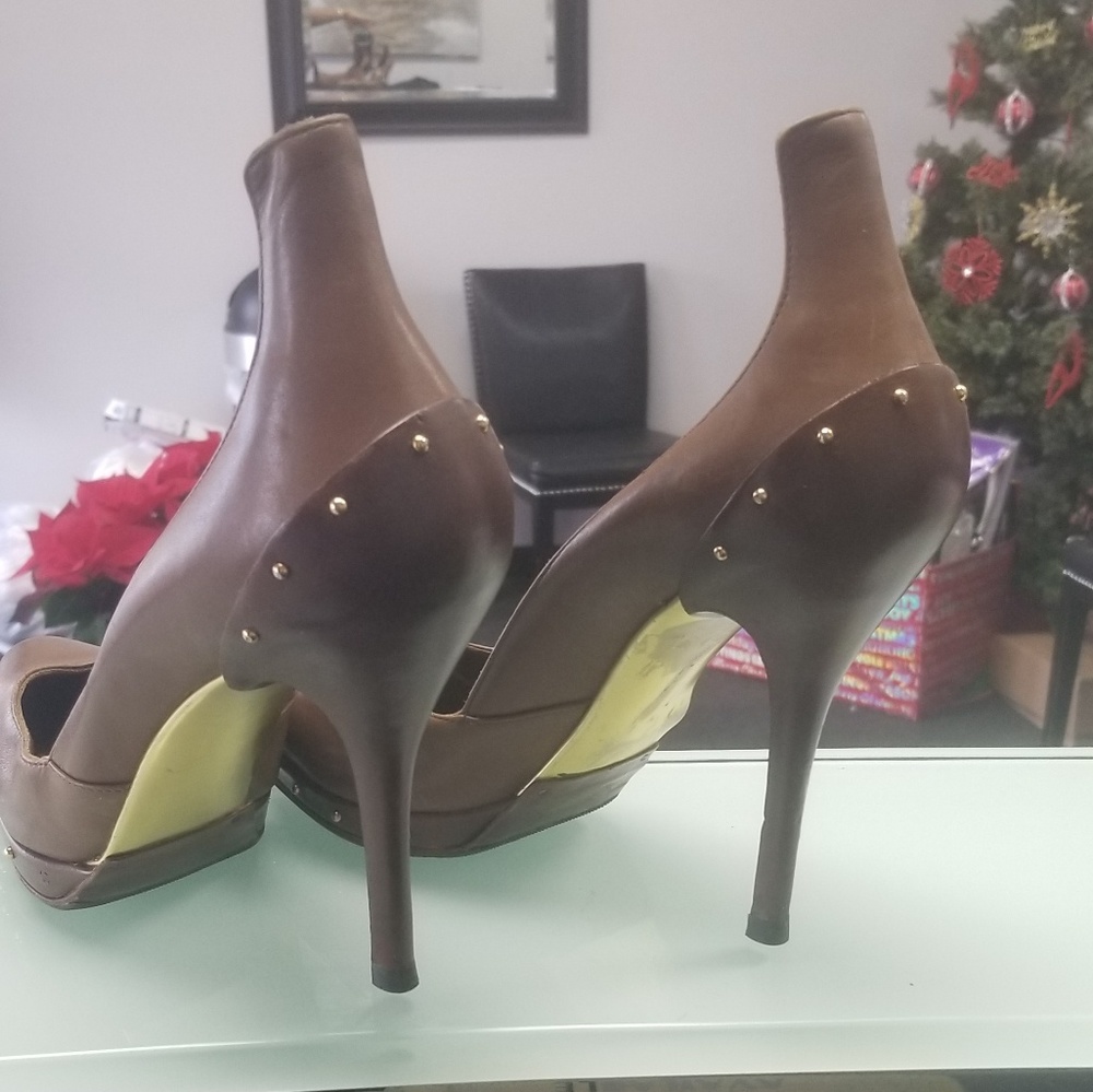 Shoes - Picture 3 of 8